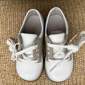 Willits 7D saddle shoes in white/tan